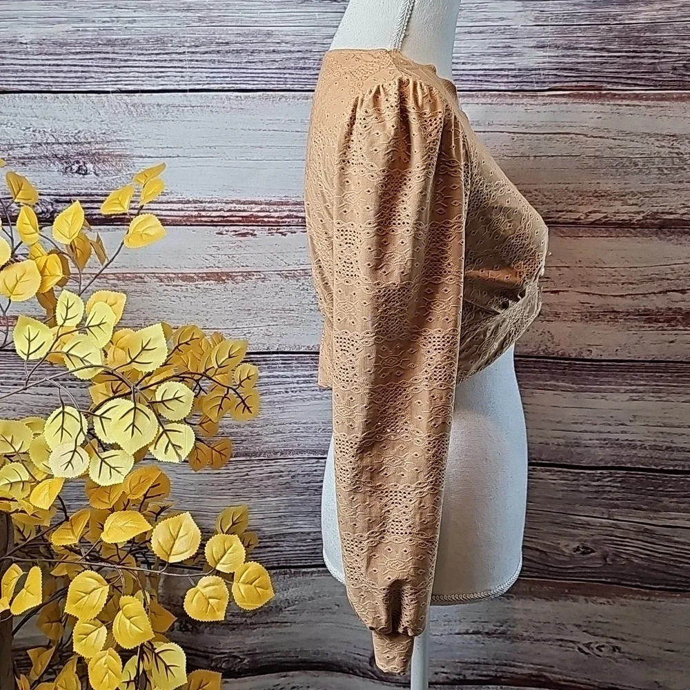 NEW URBAN ROMANTICS BROWN LONG SLEEVE EYELET PULLOVER STRETCH CROP TOP